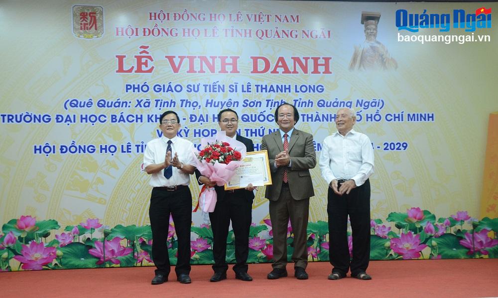 Vinh danh Phó Giáo sư, Tiến sĩ Lê Thanh Long