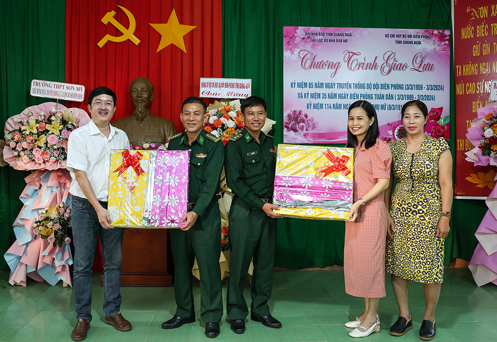 Câu lạc bộ Nhà báo nữ tỉnh phối hợp với Bộ Chỉ huy Bộ đội Biên phòng tỉnh tổ chức giao lưu