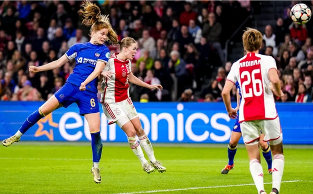 Đè bẹp Ajax, Chelsea đặt một chân vào bán kết Champions League nữ