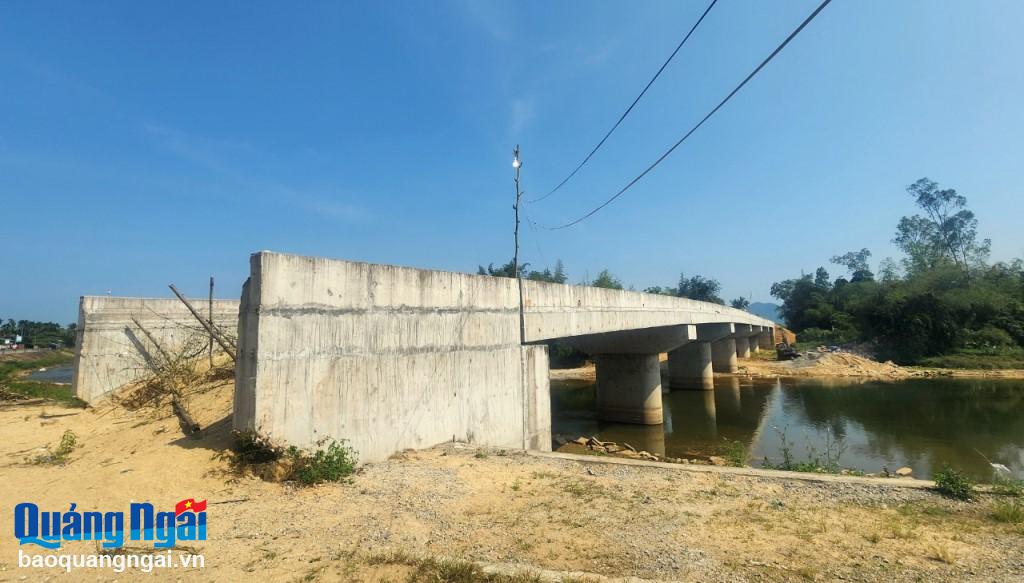 Dừng thi công do vướng mặt bằng