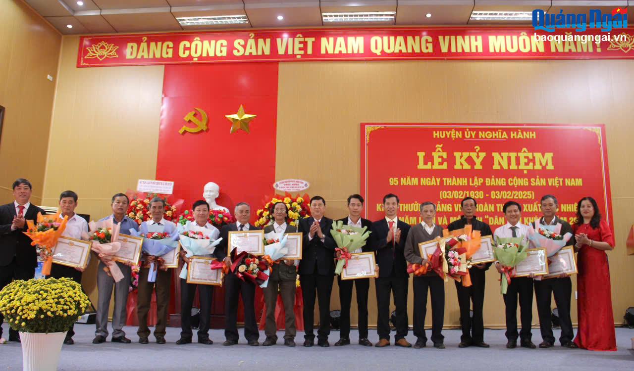 Tạm dừng giải quyết chế độ cho cán bộ không tái cử