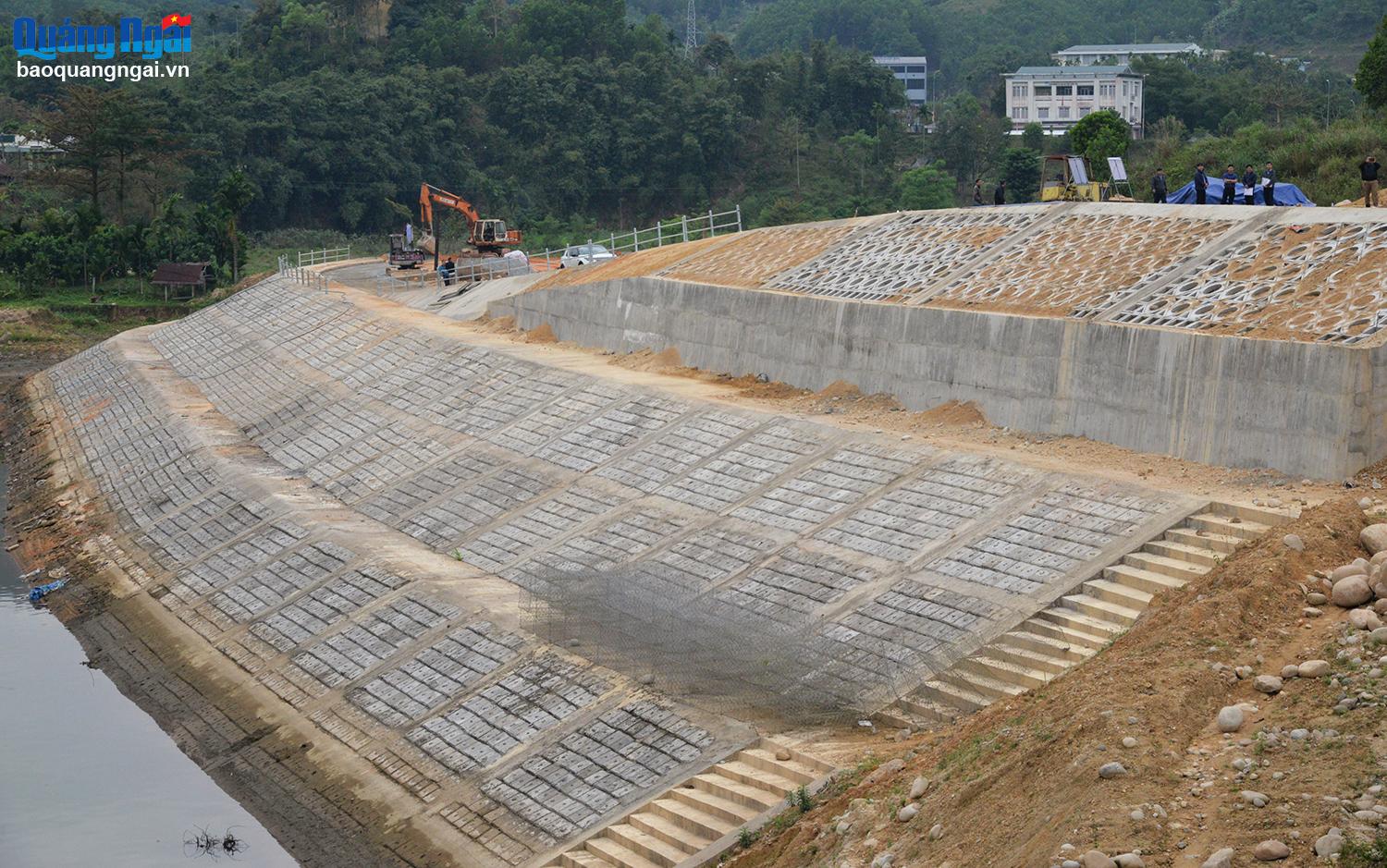 Tạm dừng đầu tư xây mới, sửa chữa một số hạng mục, công trình