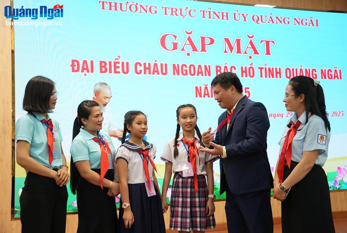 Lãnh đạo tỉnh gặp mặt đại biểu Cháu ngoan Bác Hồ 