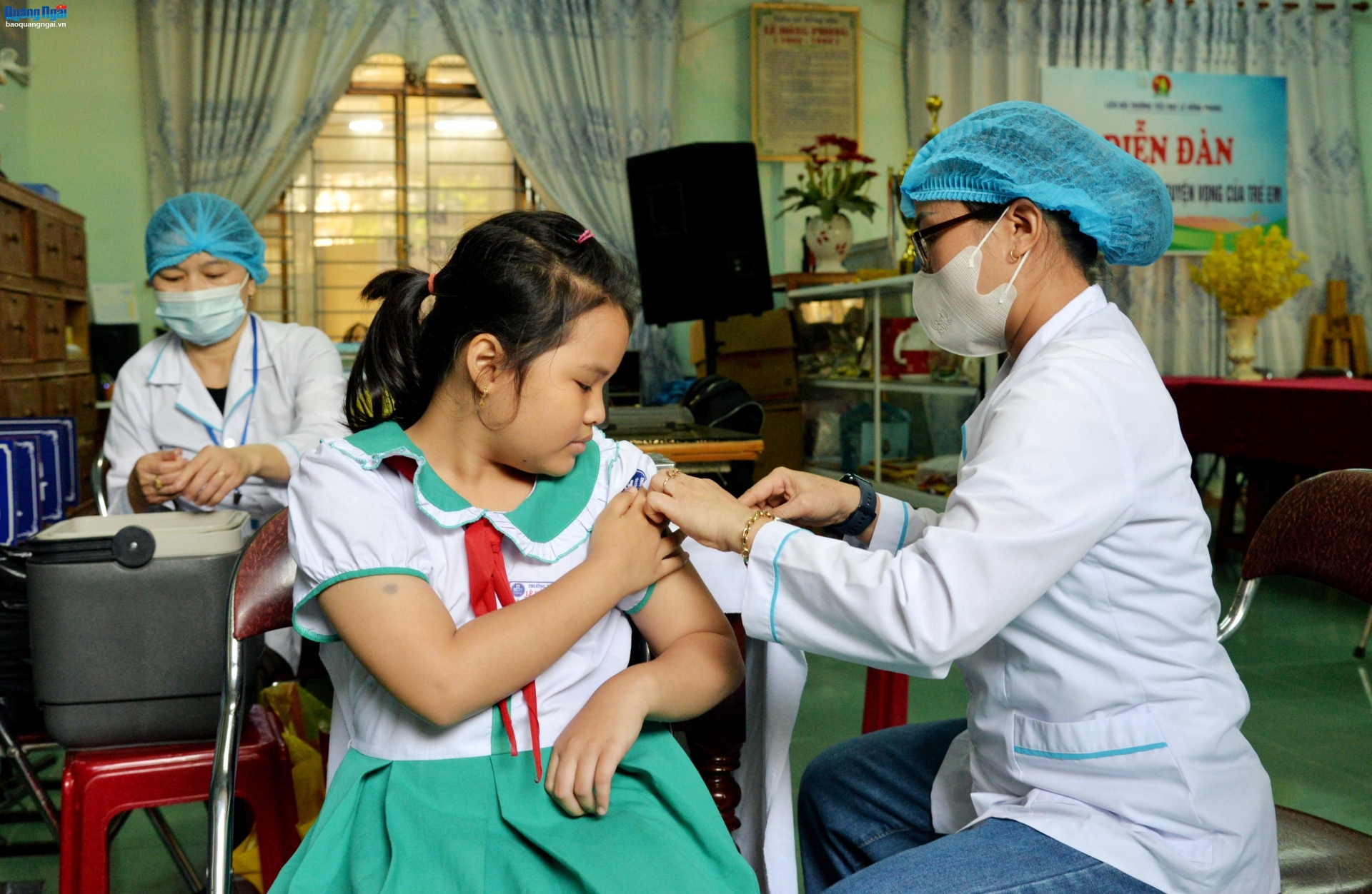 [Video]. Tiêm vắc xin phòng bệnh sởi cho gần 24 nghìn trẻ em