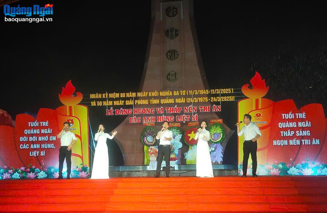 Thắp nến tri ân các Anh hùng liệt sĩ tại huyện Ba Tơ 