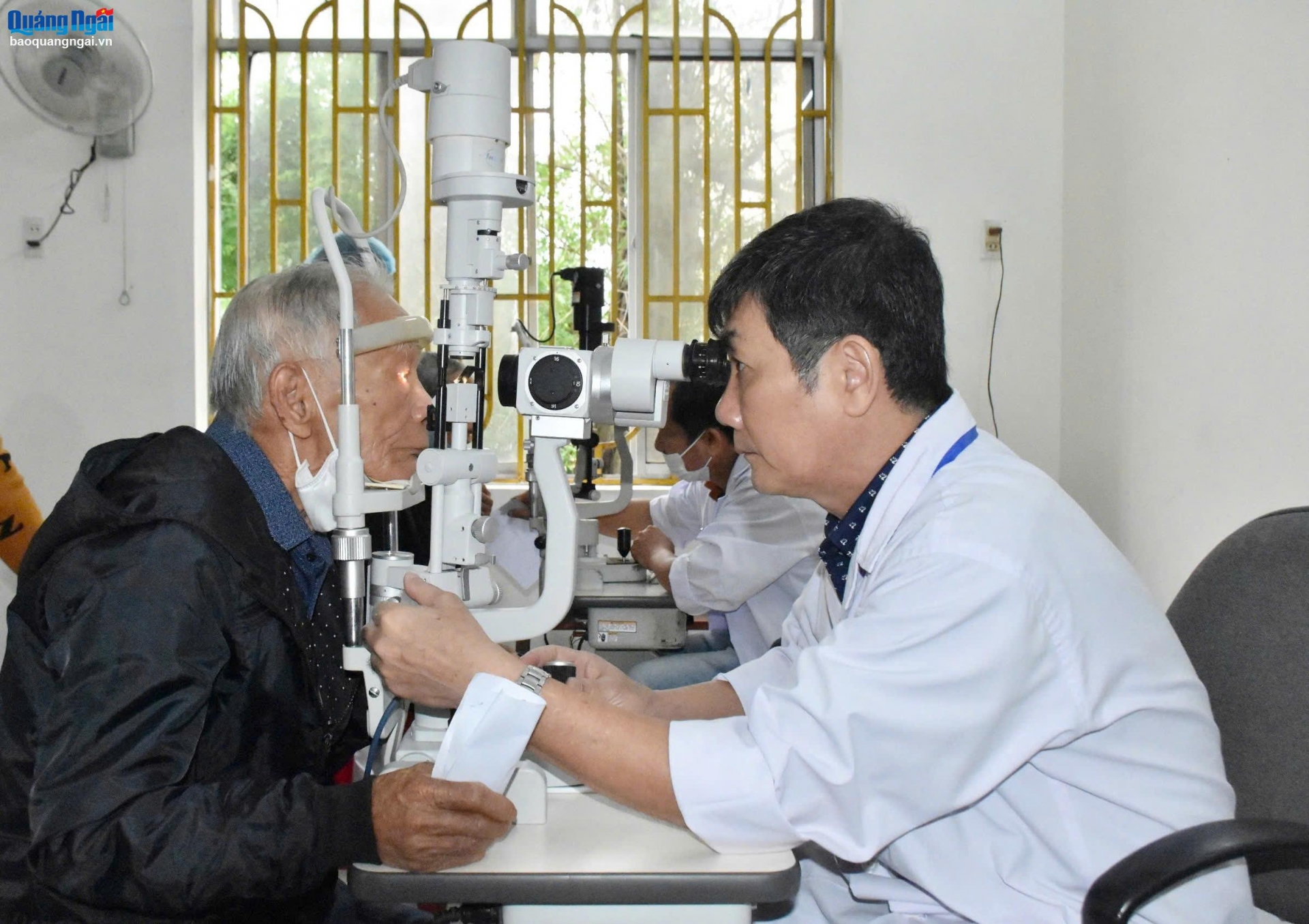 Gần 650 người được khám sàng lọc miễn phí các bệnh về mắt