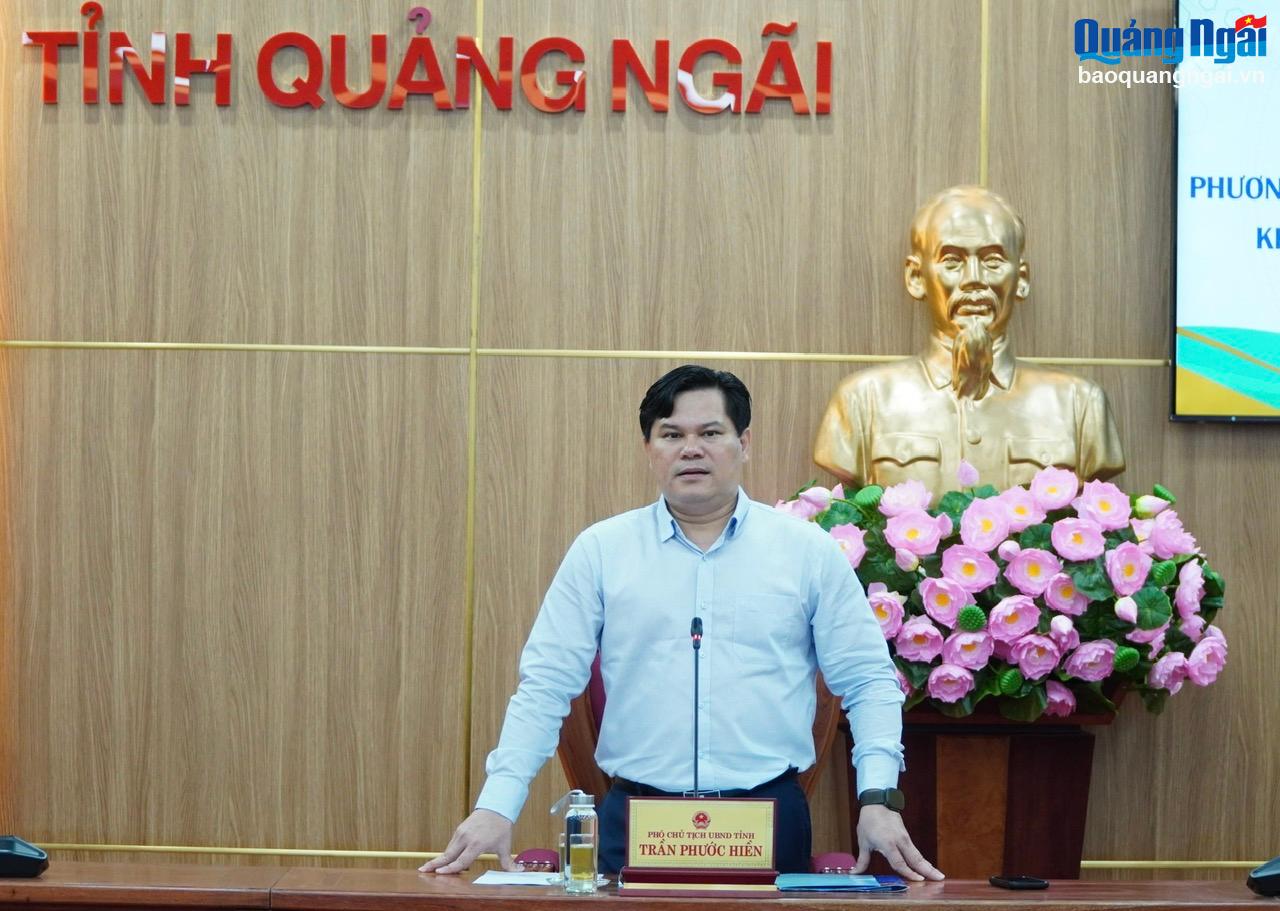 Bàn phương án khắc phục sạt lở bờ biển xã An Phú