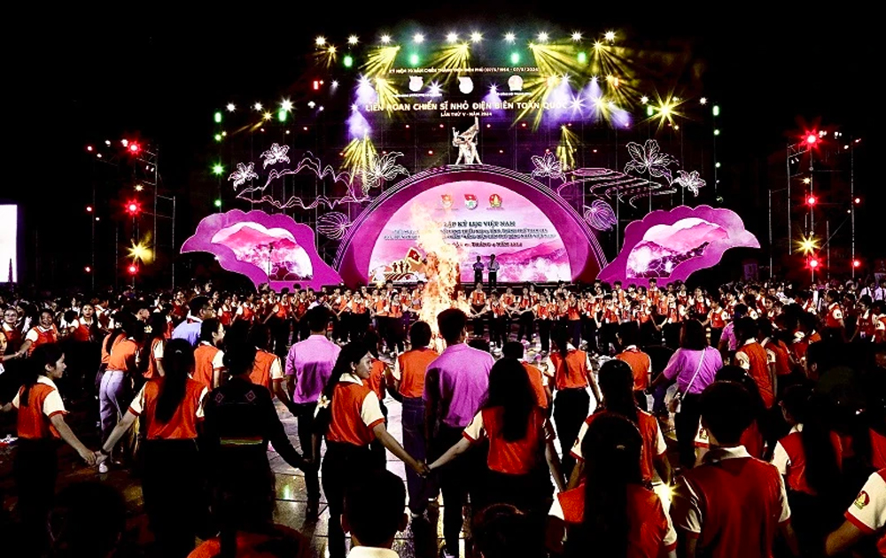 500 thiếu nhi xác lập kỷ lục Việt Nam với tiết mục múa xòe có đông thiếu nhi trong cả nước