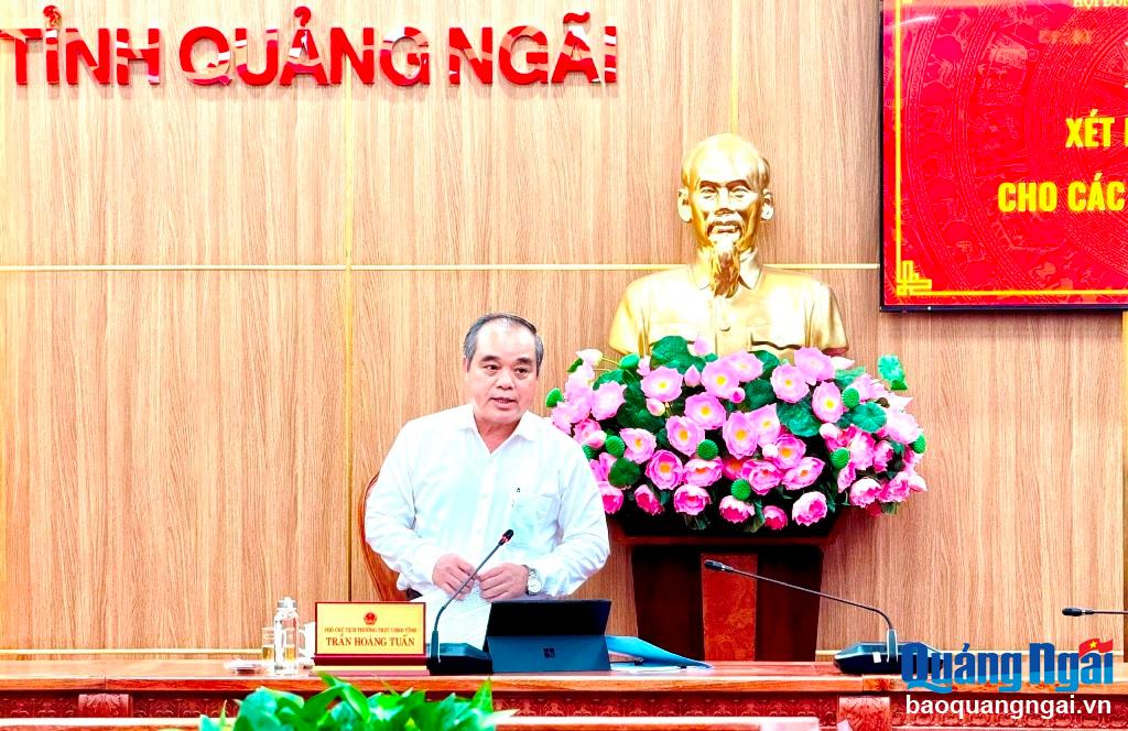 Họp xét, đề nghị khen thưởng cho các tập thể, cá nhân