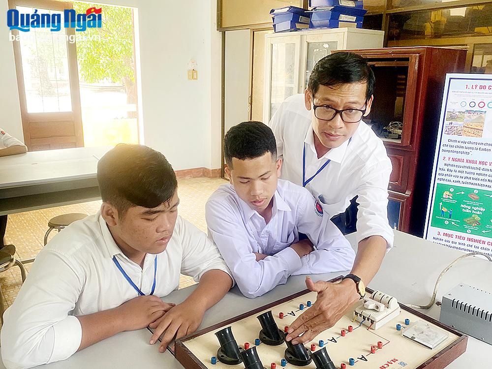 Khi đảng viên tiên phong