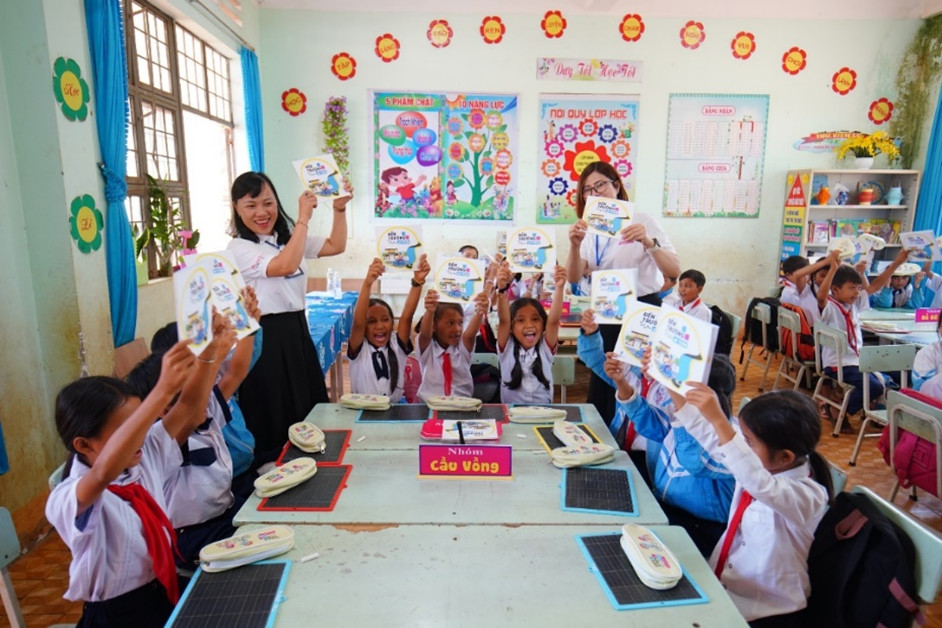 Prudential đồng hành cùng học sinh Quảng Ngãi thực hành kỹ năng tham gia giao thông an toàn