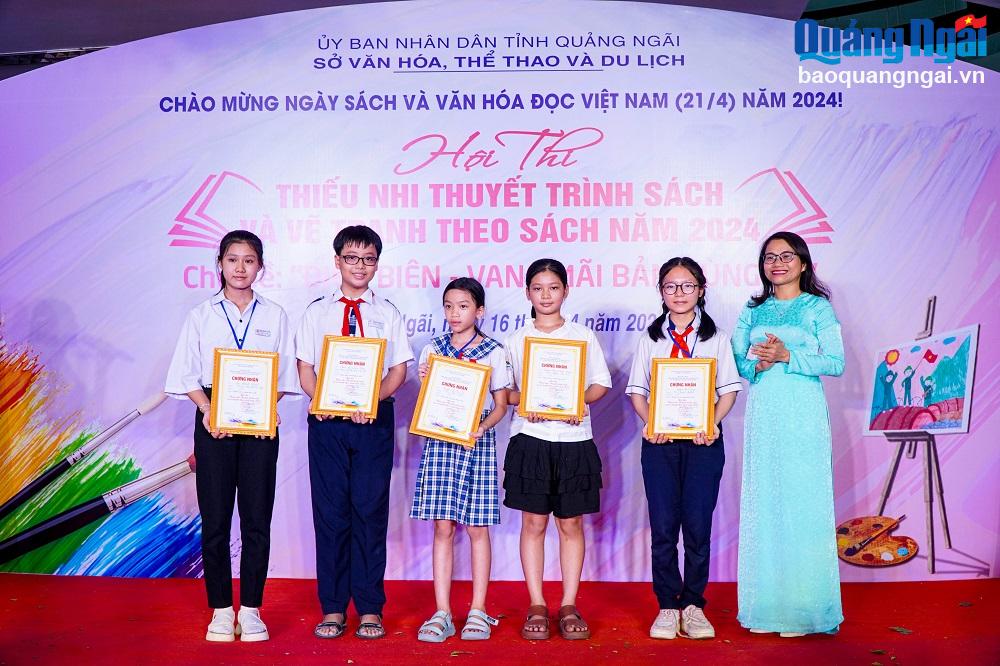 Hội thi Thiếu nhi thuyết trình sách và vẽ tranh theo sách