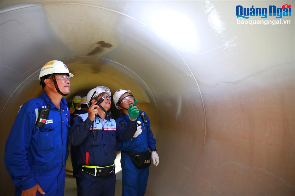 Bàn giao gói thầu đường ống nước biển làm mát