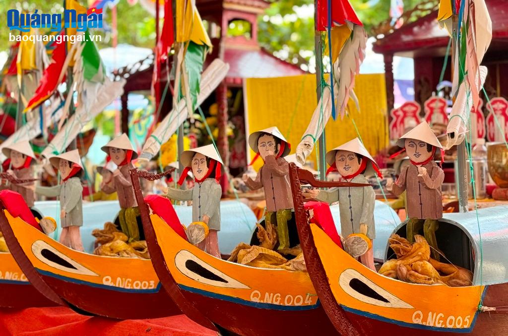 Thiêng liêng Lễ khao lề thế lính Hoàng Sa