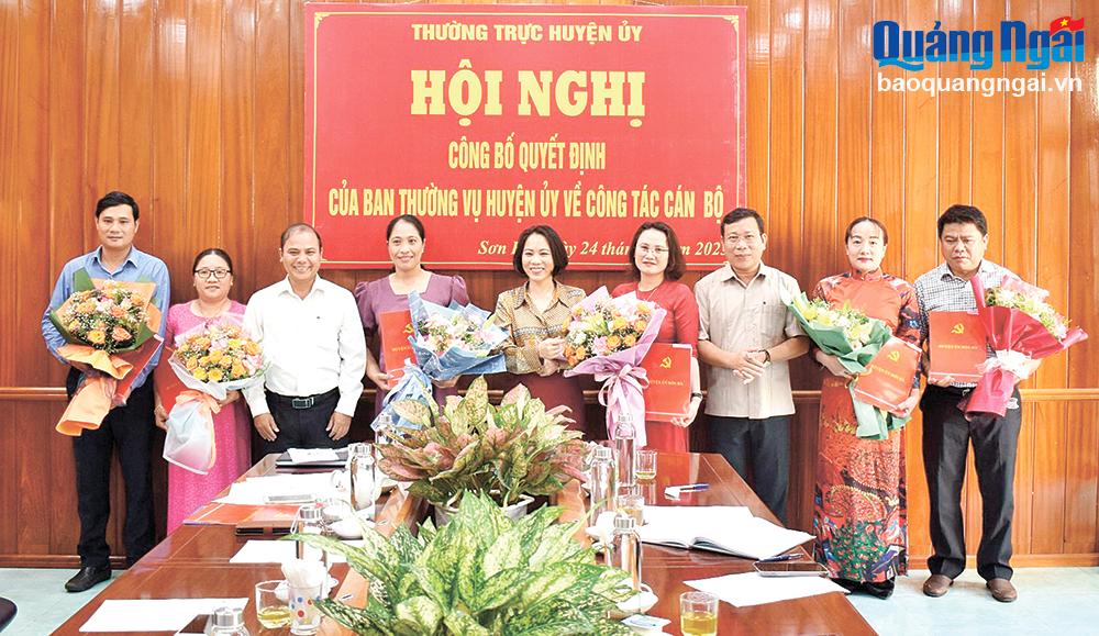 Xây dựng tổ chức đảng và phát triển đảng viên