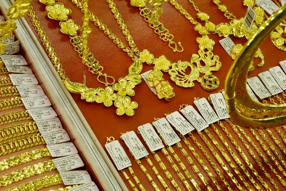 Giá vàng hôm nay (3/4): Tăng dữ dội, lập kỷ lục mới