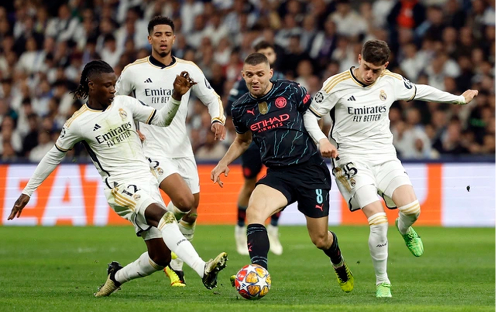 Real Madrid hòa nghẹt thở Man City trong trận đấu 6 bàn thắng