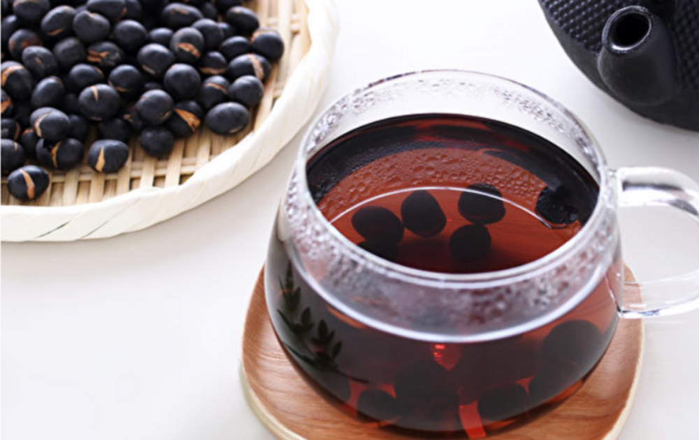 Uống nước đậu đen rang có công dụng bất ngờ gì?