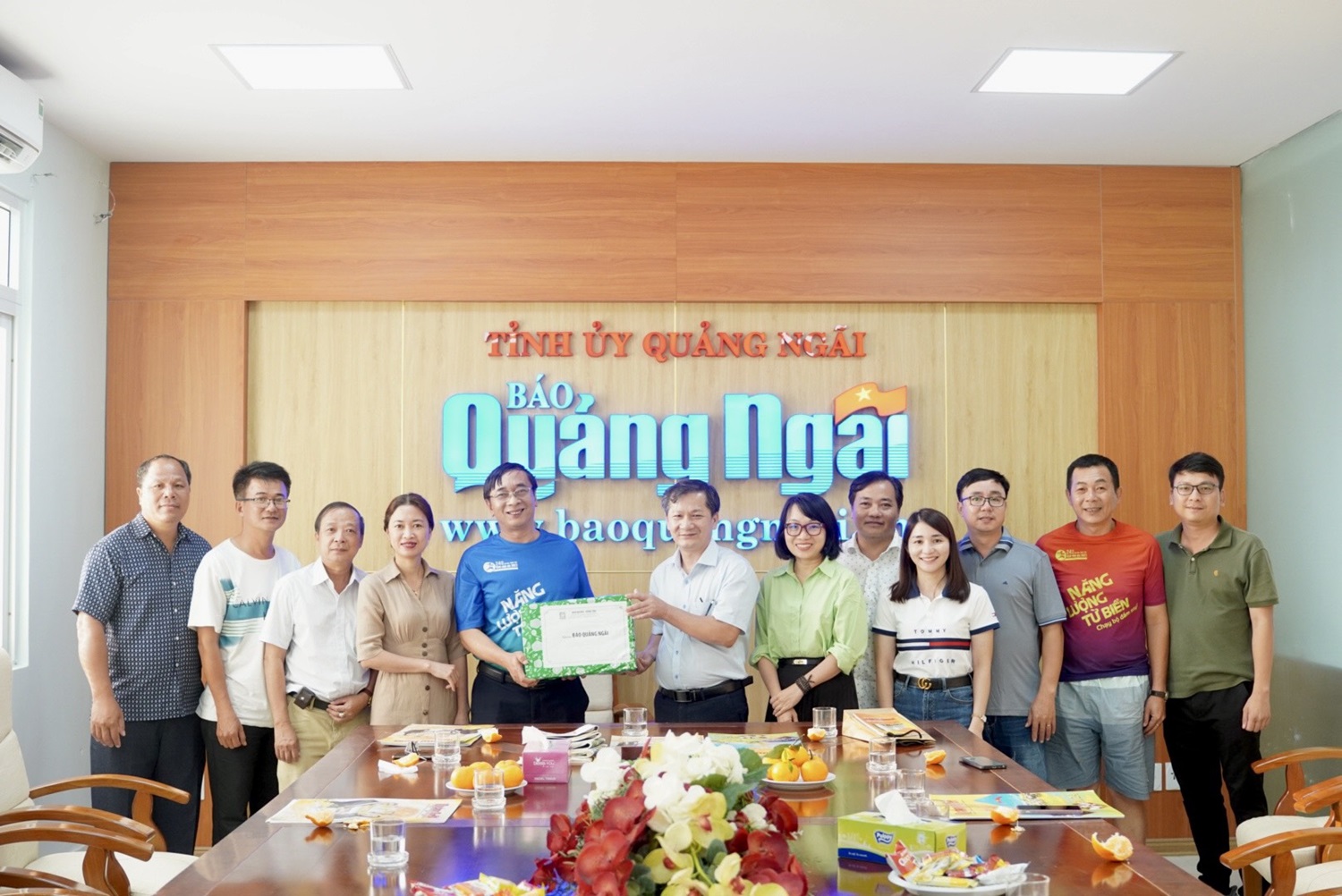 Báo Bà Rịa - Vũng Tàu thăm, trao đổi nghiệp vụ tại Báo Quảng Ngãi