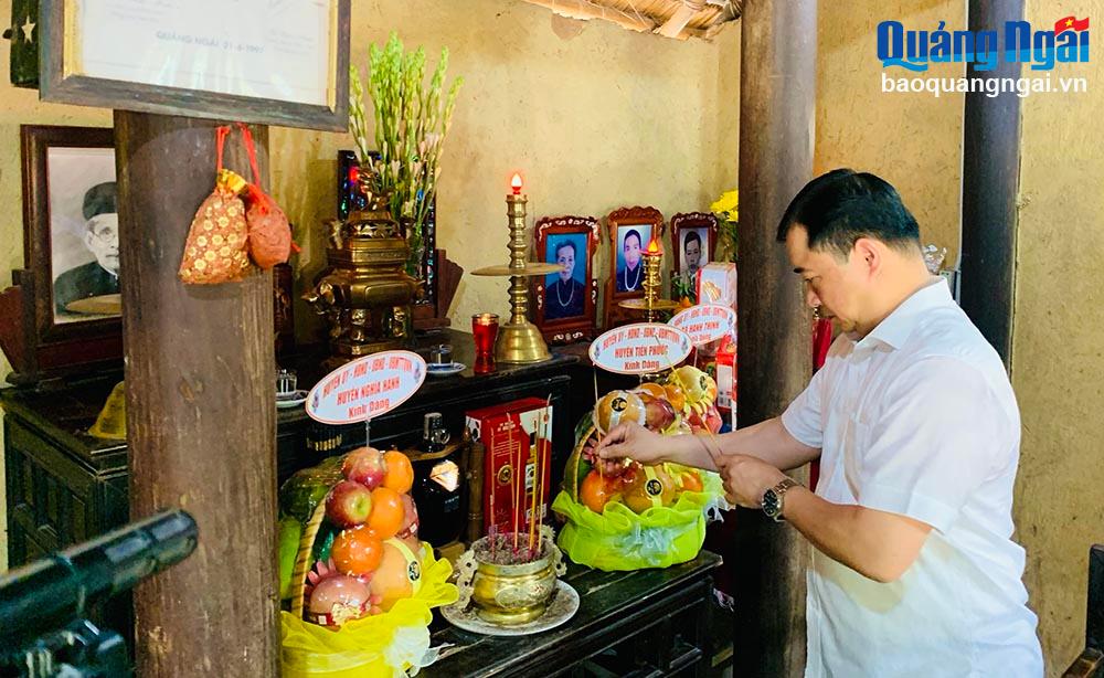 Dâng hương tưởng niệm 77 năm ngày mất cụ Huỳnh Thúc Kháng