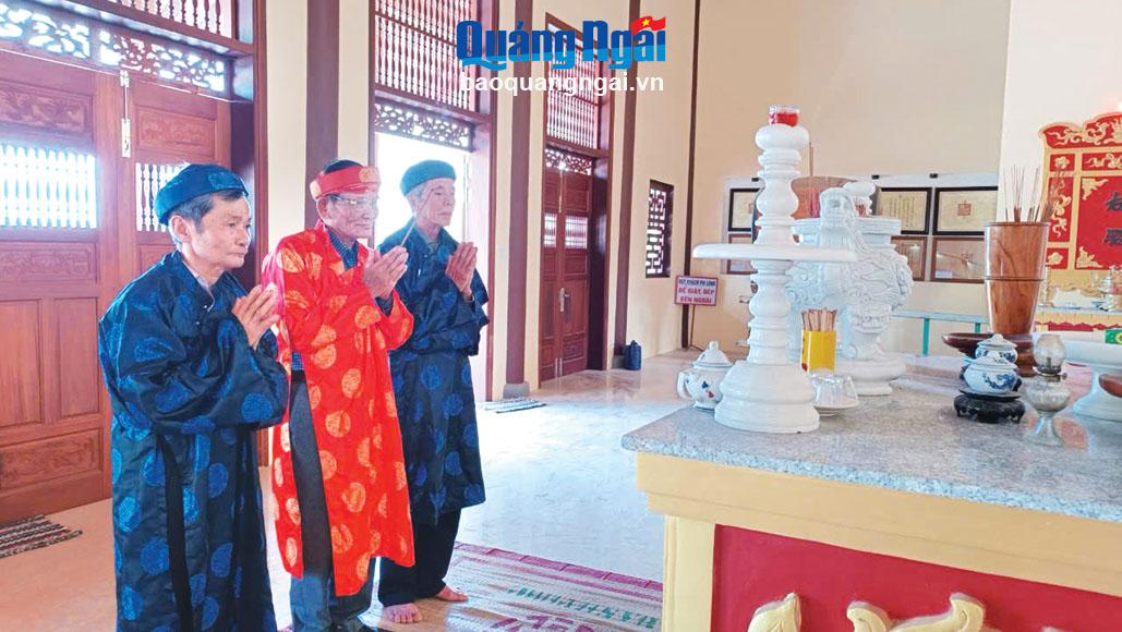 Hướng về nguồn cội