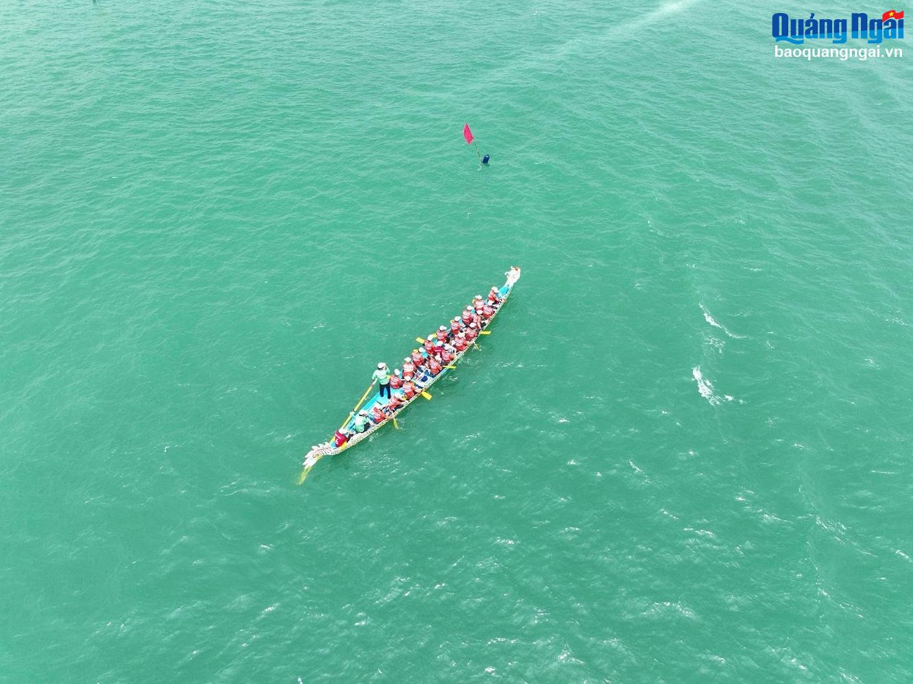 Lễ hội đua thuyền truyền thống xã Bình hải