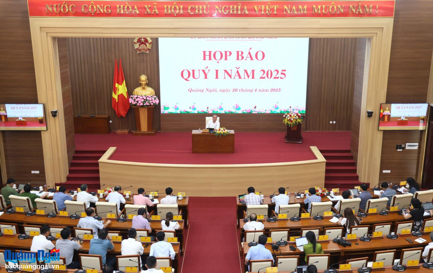 Thông tin báo chí cần tạo không khí phấn khởi, đồng thuận trong nhân dân