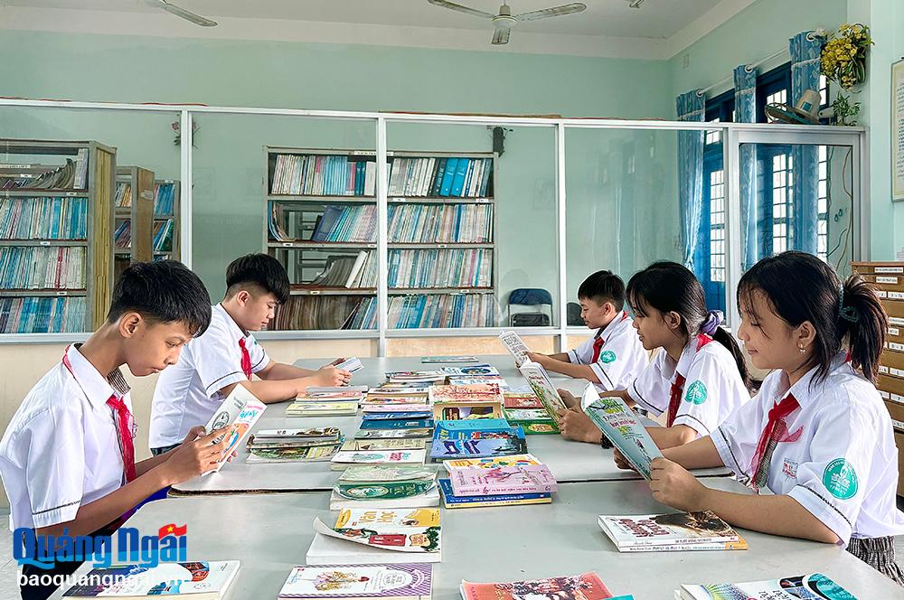 Tủ sách khuyến học cho học sinh 