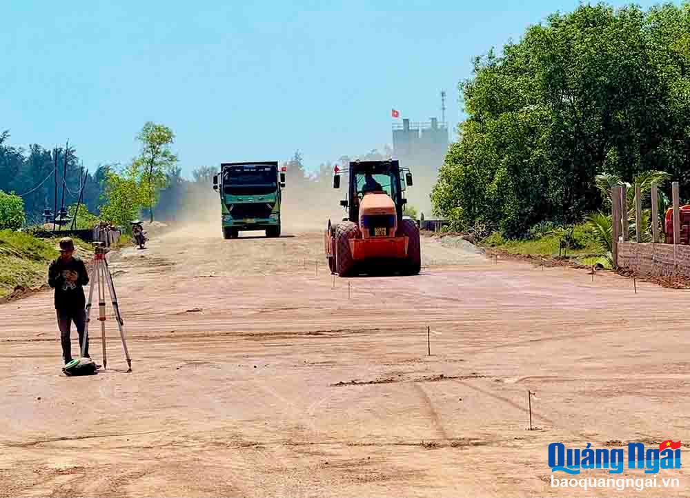 Đẩy mạnh cải cách thủ tục hành chính, cải thiện môi trường đầu tư kinh doanh