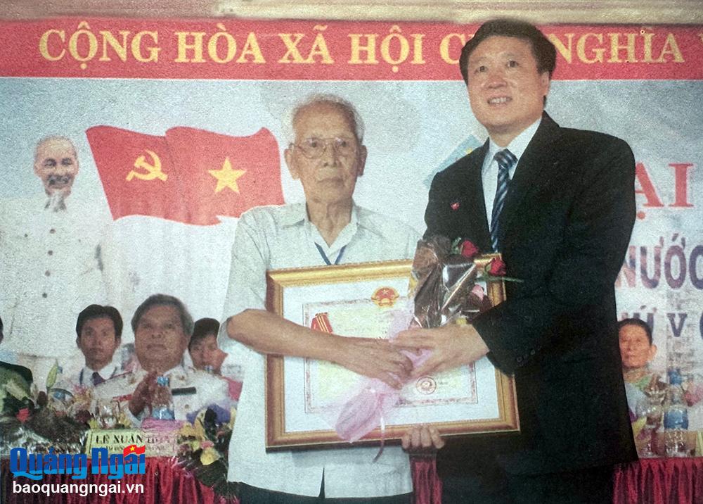 Người con ưu tú của quê hương núi Ấn, sông Trà