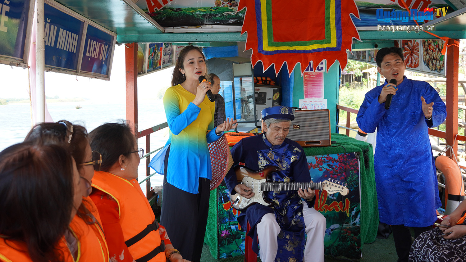 [Video]. Đi thuyền, nghe hát dân ca trên dòng Trà Giang