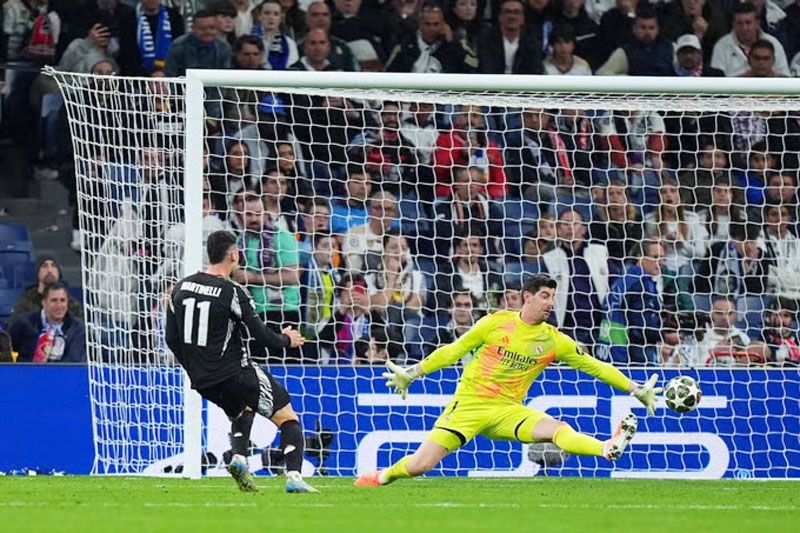 Thế cân bằng ở Champions League