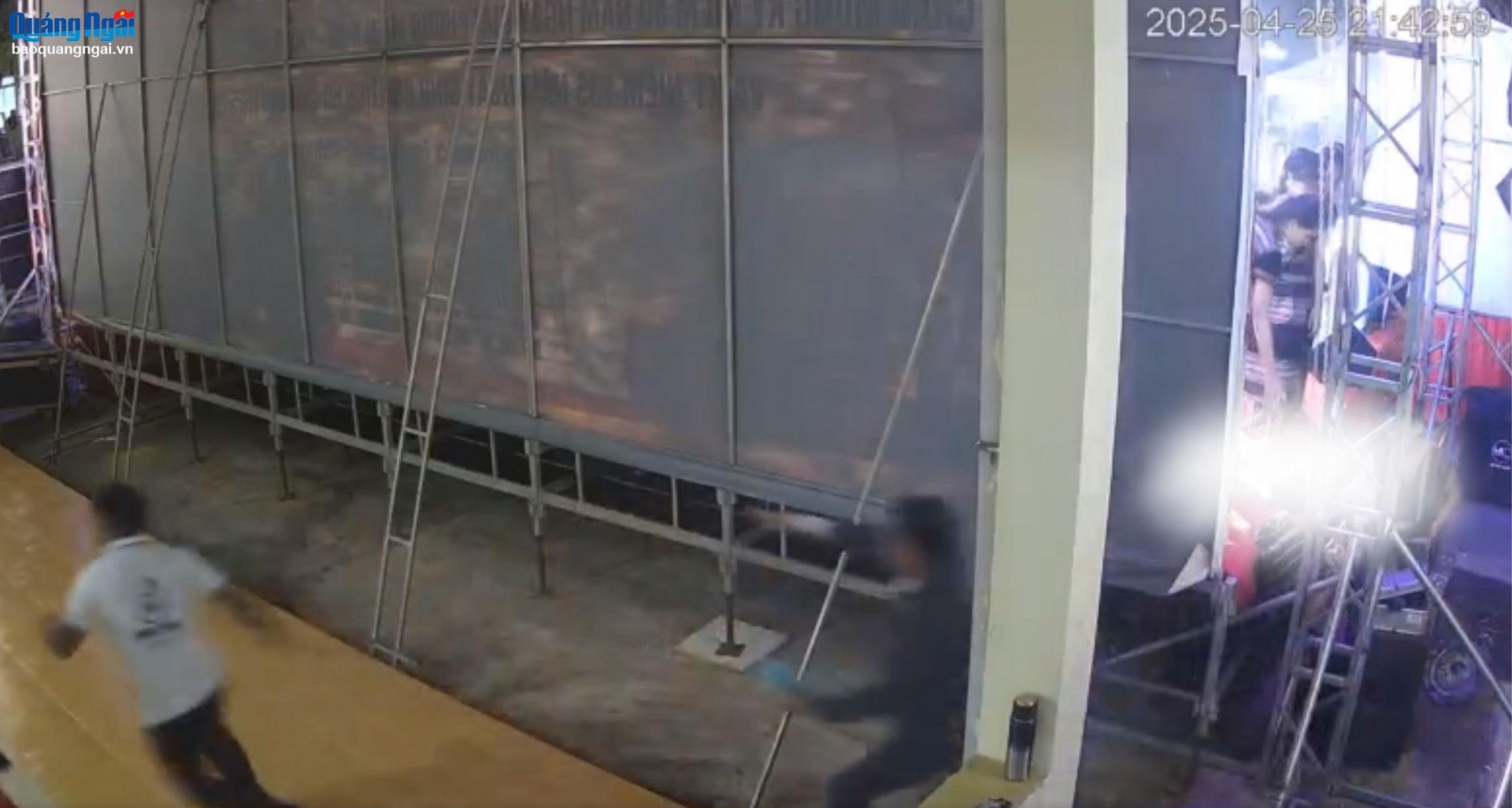 Cơ quan chức năng đang làm rõ nguyên nhân một học sinh bị điện giật