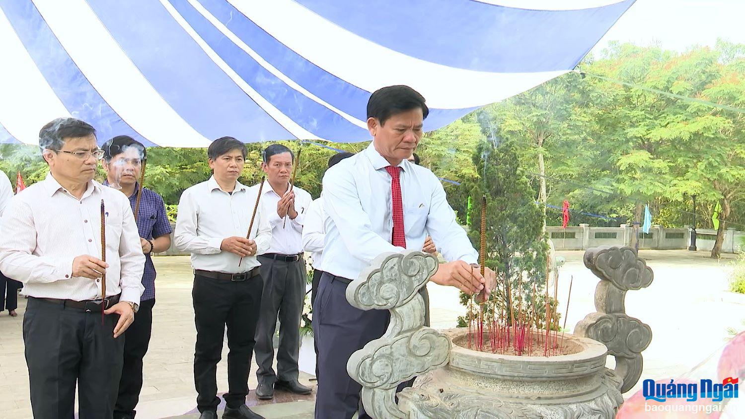 Dâng hương tưởng niệm 78 năm ngày mất cụ Huỳnh Thúc Kháng