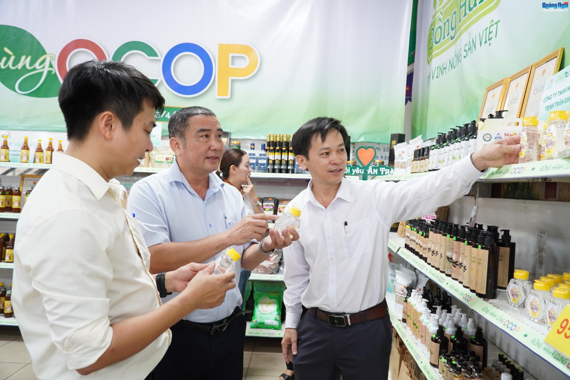 Trưng bày, giới thiệu hơn 40 sản phẩm OCOP tại siêu thị Co.opmart Quảng Ngãi