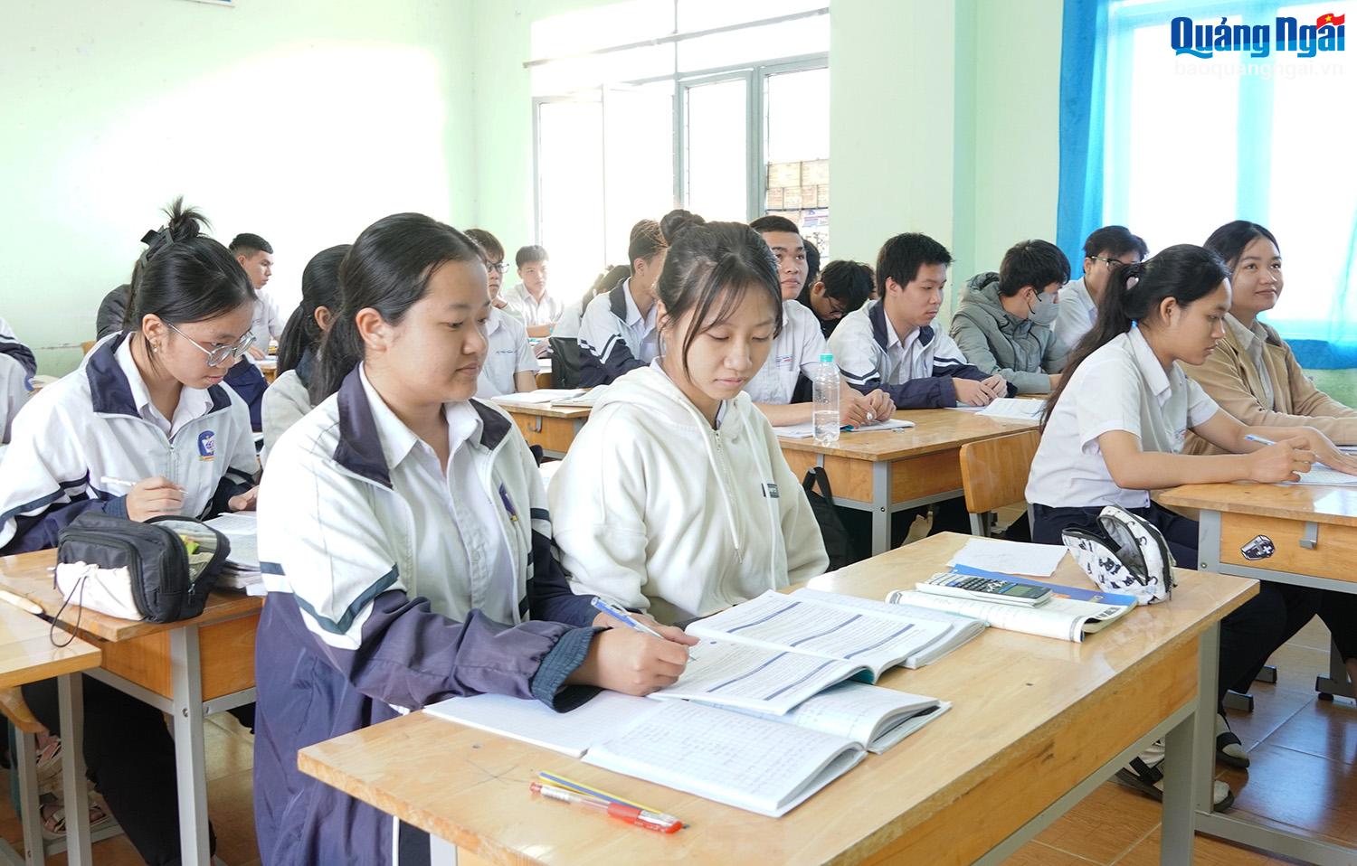 Gần 970 thí sinh đoạt giải học sinh giỏi cấp tỉnh lớp 11