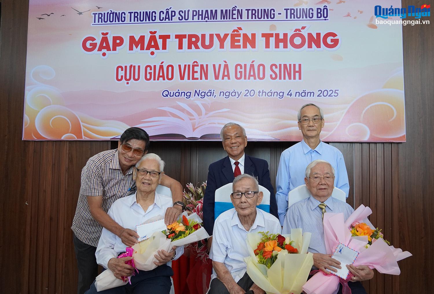 Gặp mặt kỷ niệm 61 năm thành lập Trường Trung cấp sư phạm miền Trung - Trung Bộ 