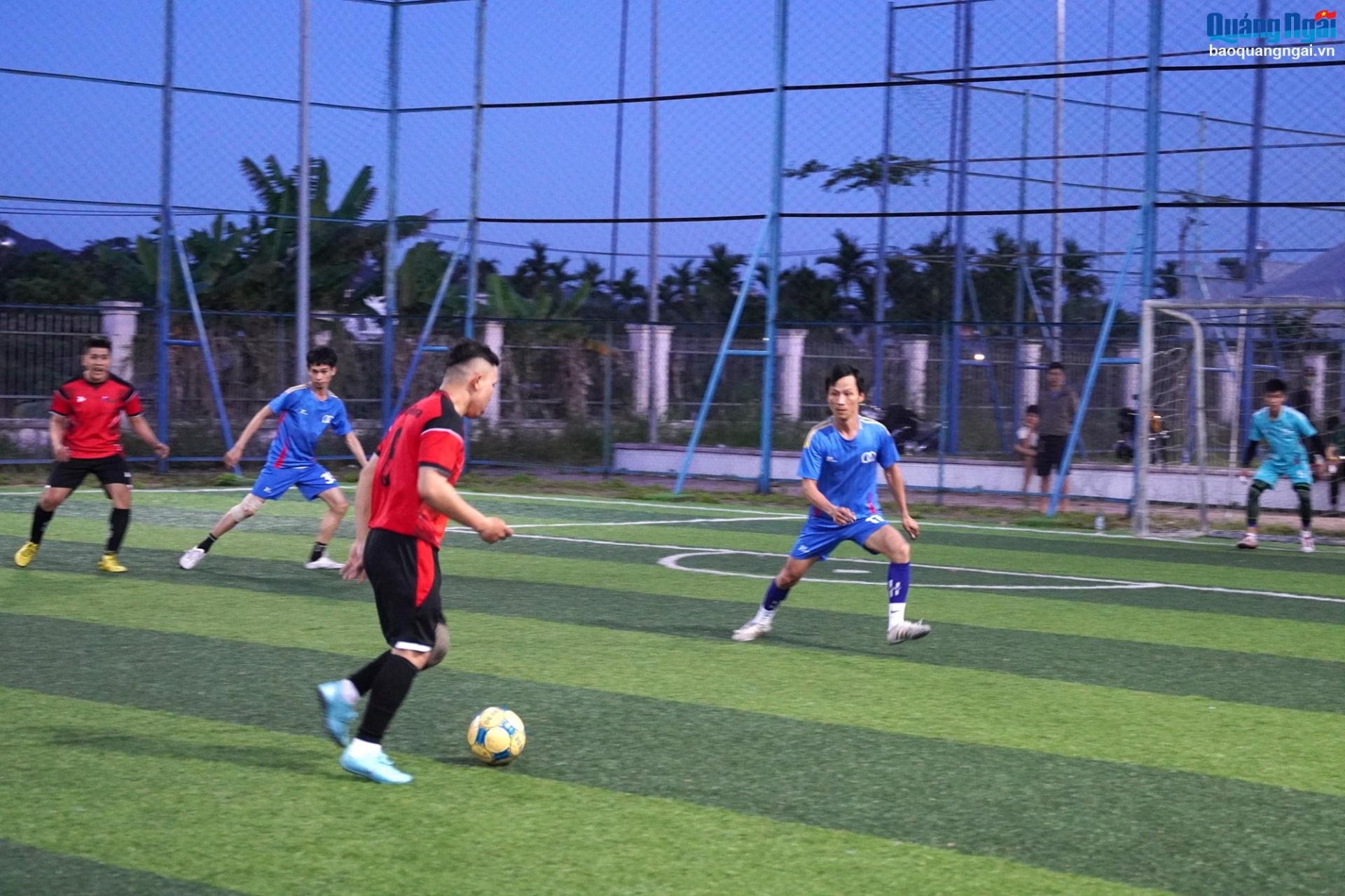 Khai mạc Giải bóng đá mini nam- nữ Công đoàn KKT Dung Quất và các KCN Quảng Ngãi