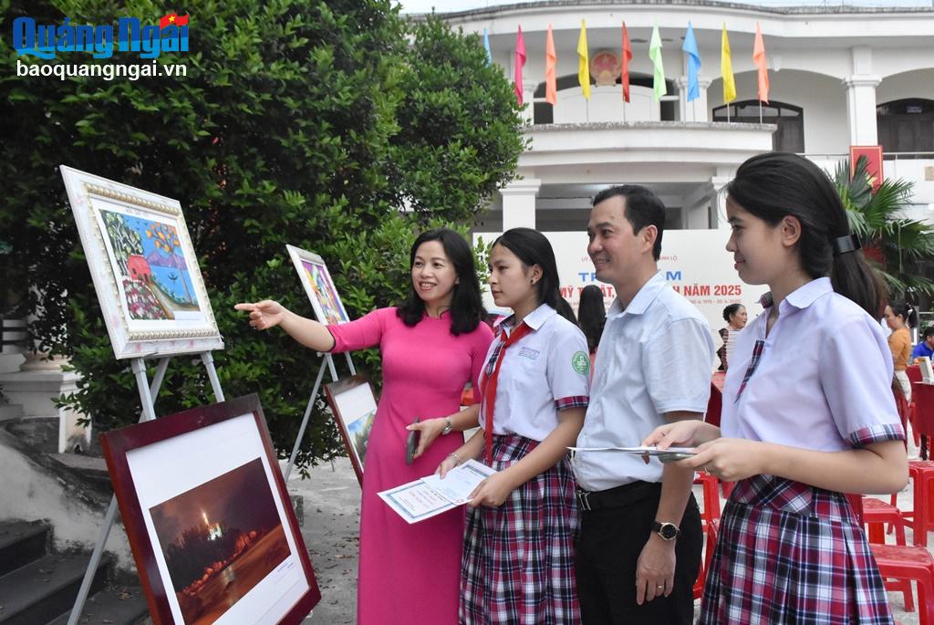 Phường Chánh Lộ triển lãm tranh, ảnh và trưng bày sách