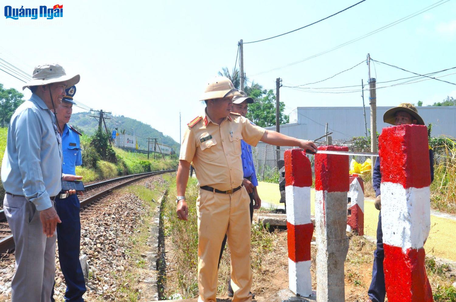 Xóa lối đi tự mở, bảo đảm an toàn giao thông đường sắt
