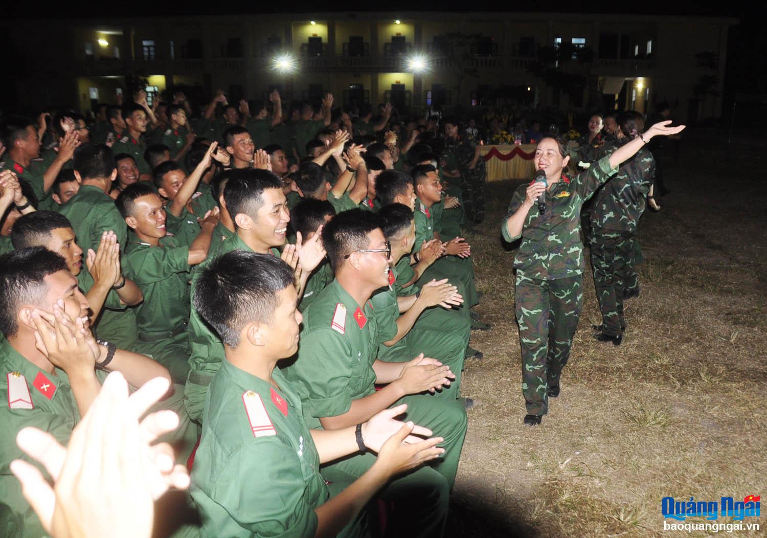 Giao lưu văn nghệ Tự hào là người chiến sĩ