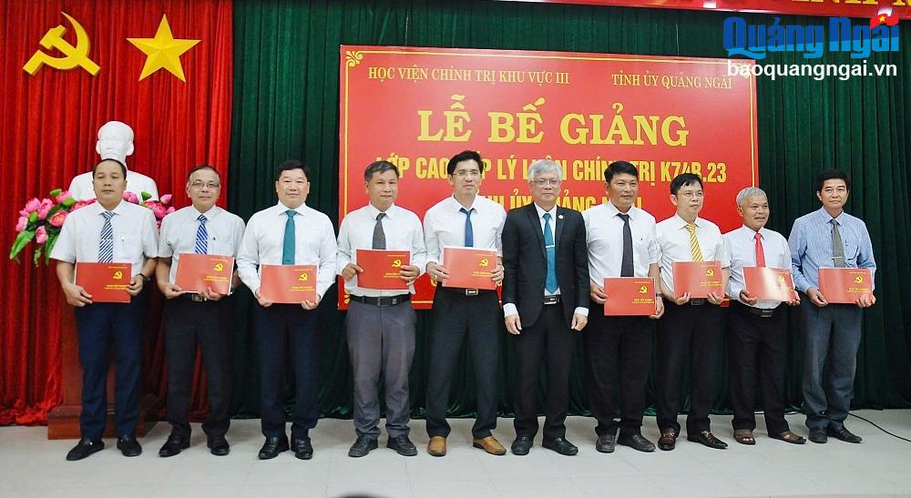 Bế giảng lớp Cao cấp lý luận chính trị K74B.23