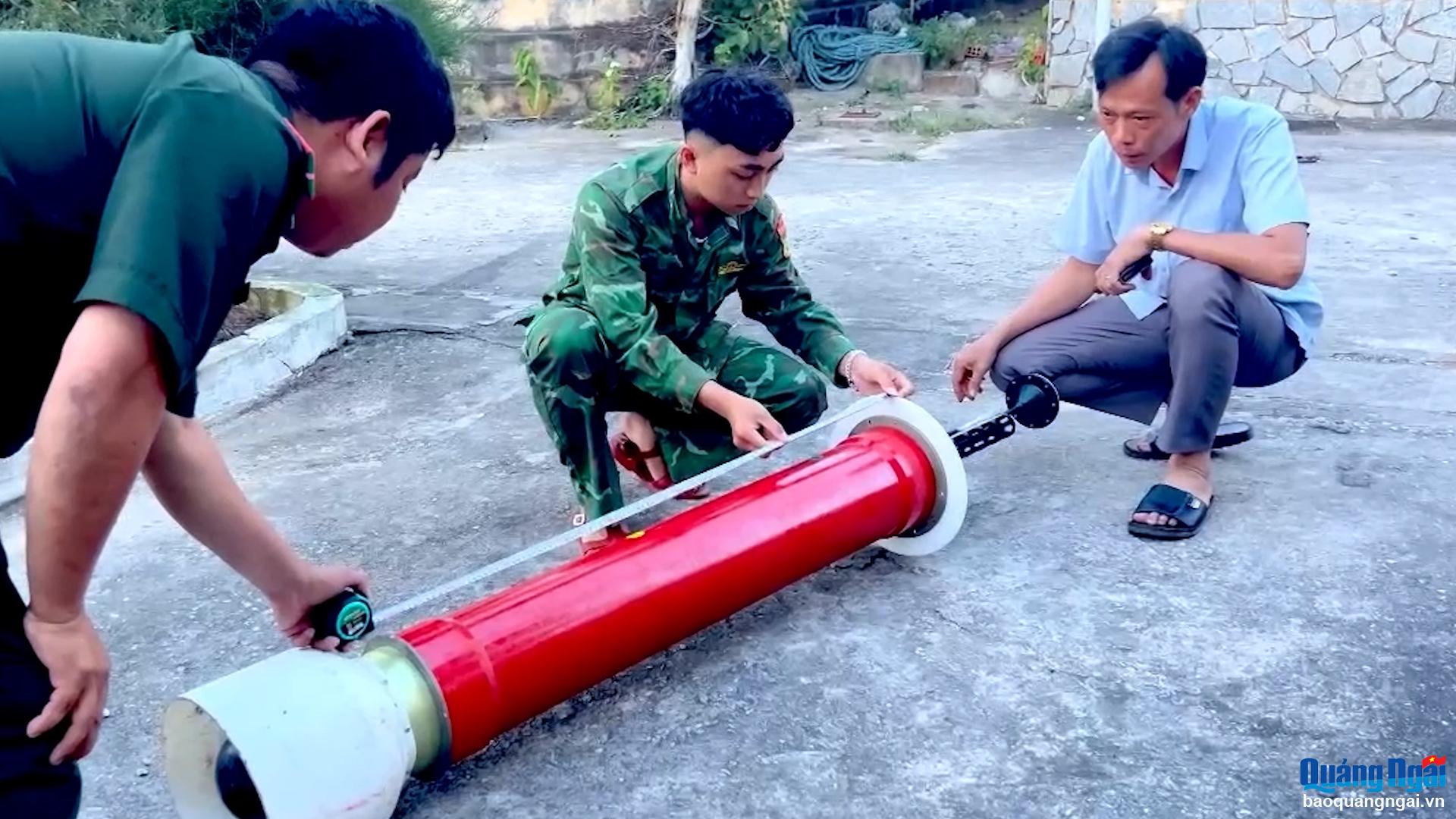 Ngư dân Lý Sơn vớt được vật thể lạ