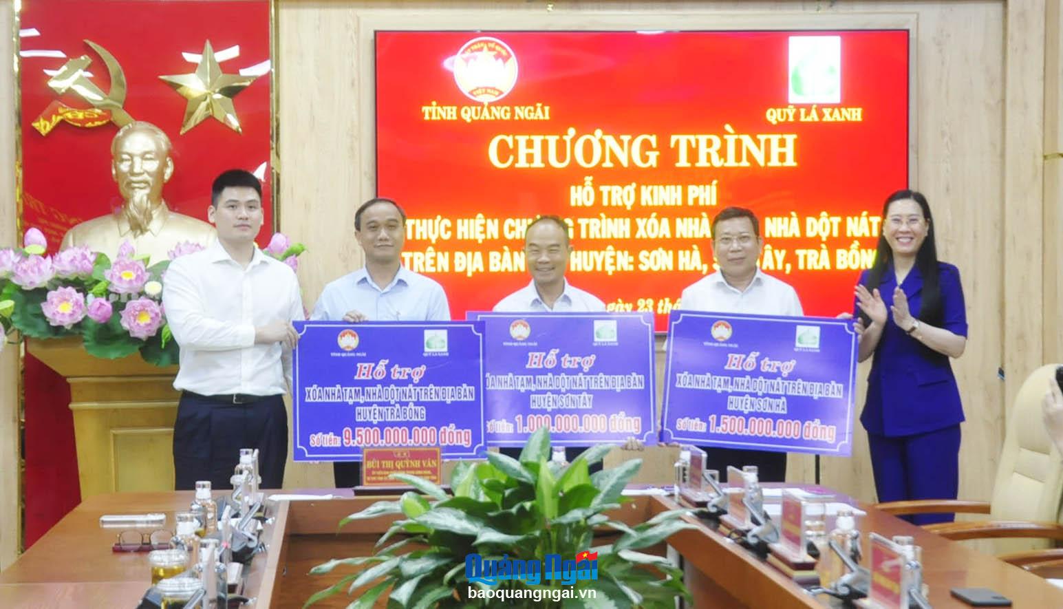 Tiếp nhận 12 tỷ đồng xóa nhà tạm, nhà dột nát