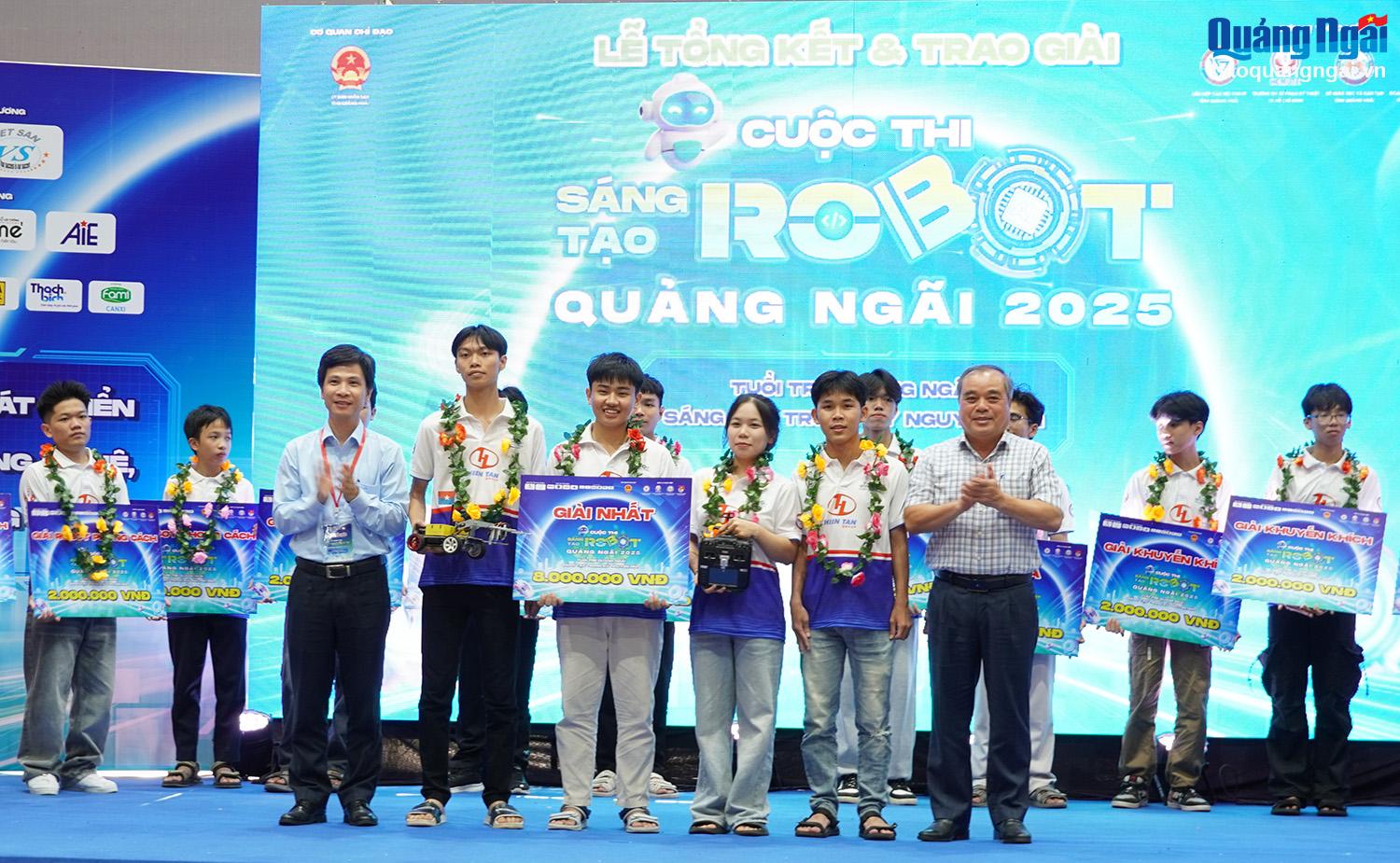 Trường THPT Lê Trung Đình đoạt giải Nhất Cuộc thi Sáng tạo Robot Quảng Ngãi lần thứ III