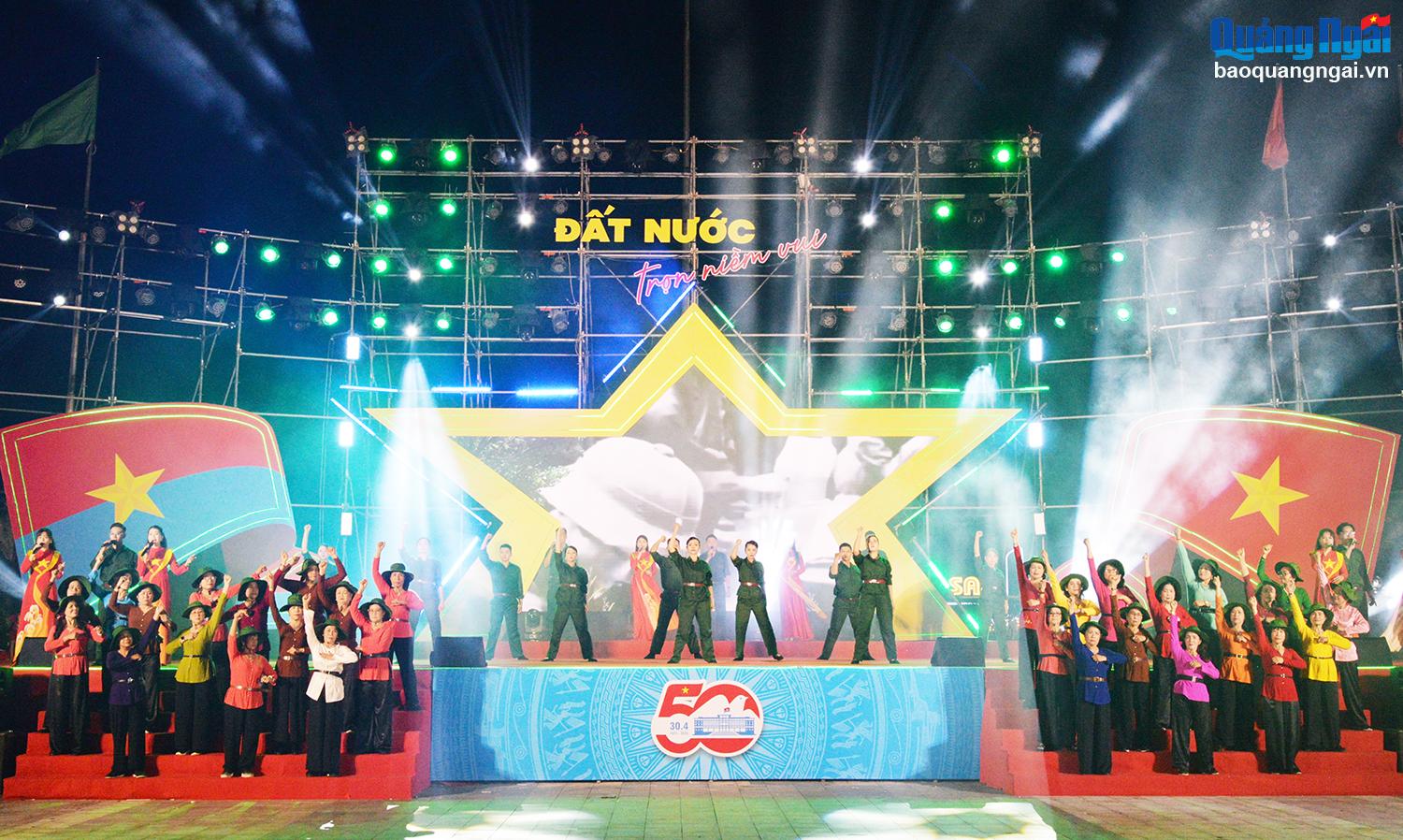 Chương trình nghệ thuật “Đất nước trọn niềm vui”