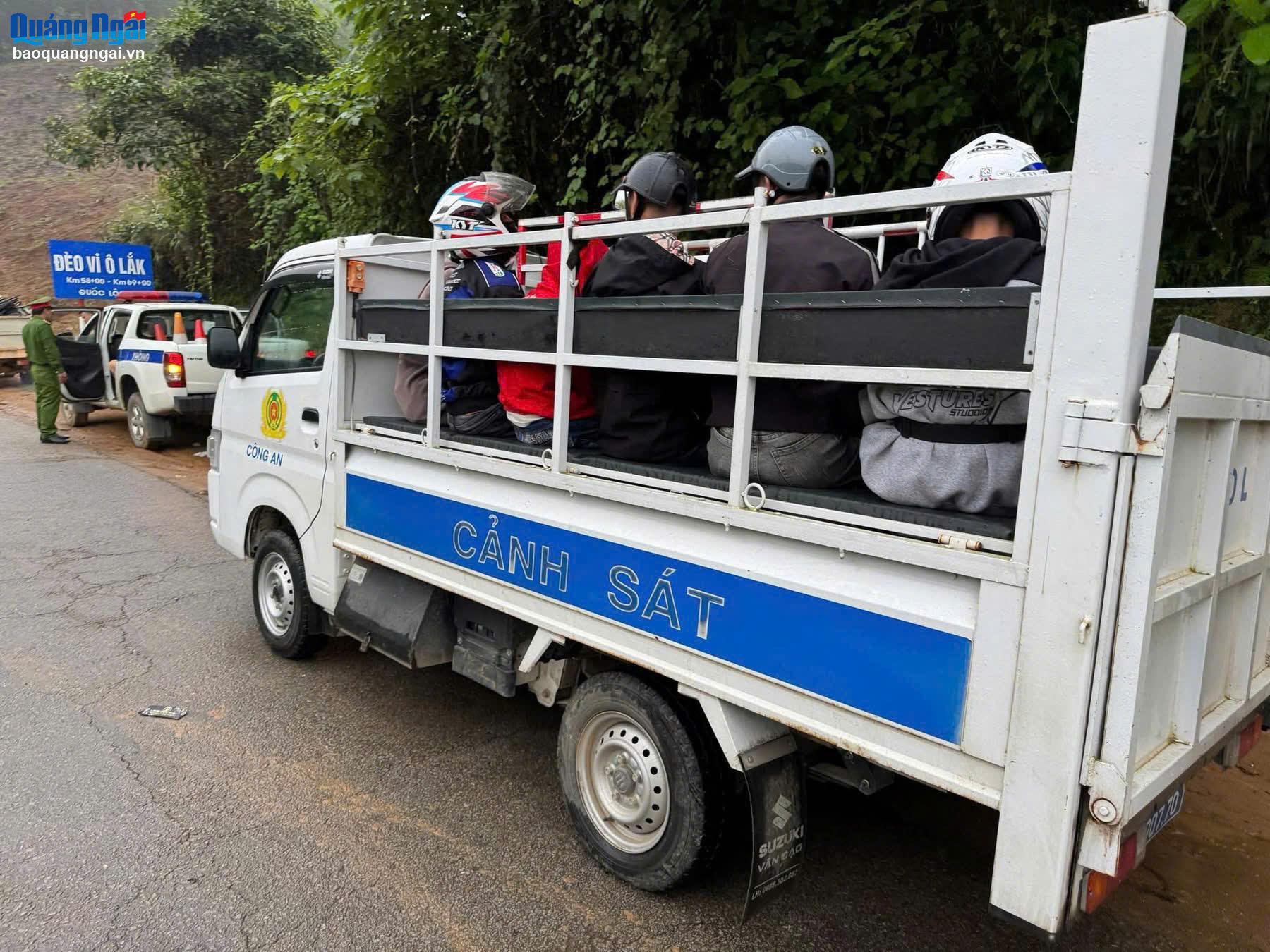 Phạt hơn 100 triệu đồng với nhóm thanh, thiếu niên gây mất an toàn giao thông