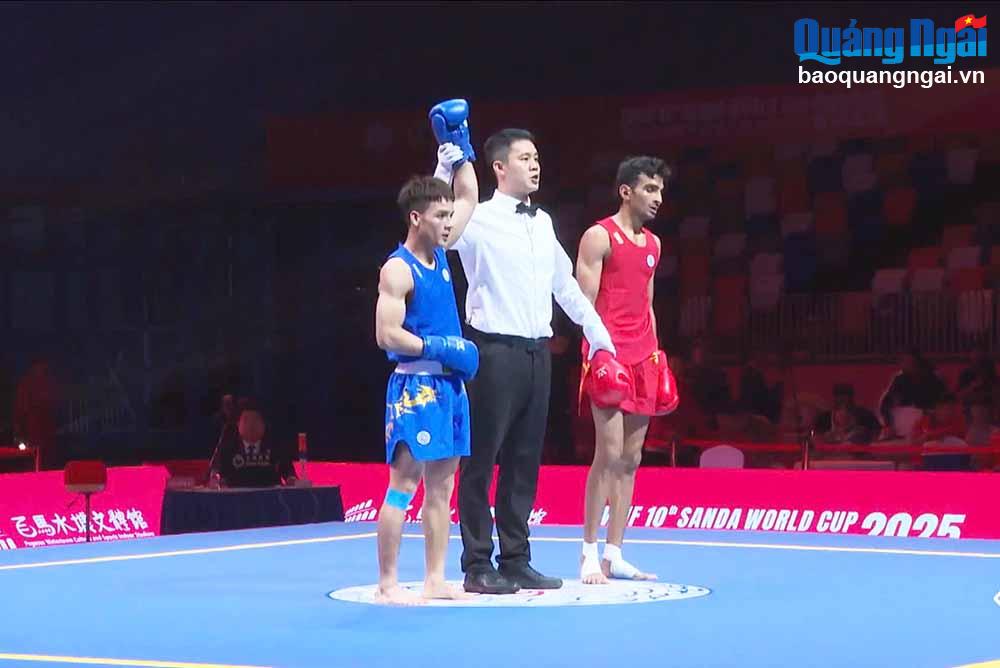 Võ sĩ Đinh Văn Tâm đoạt huy chương vàng Giải Cúp tán thủ thế giới 2025