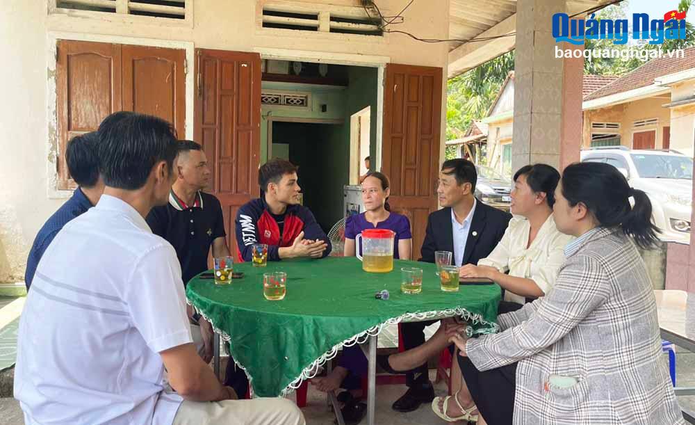 Quỹ học bổng Thắp sáng ước mơ thưởng 10 triệu đồng cho vận động viên Đinh Văn Tâm