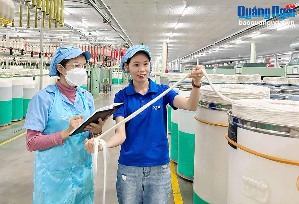 Khát vọng cống hiến